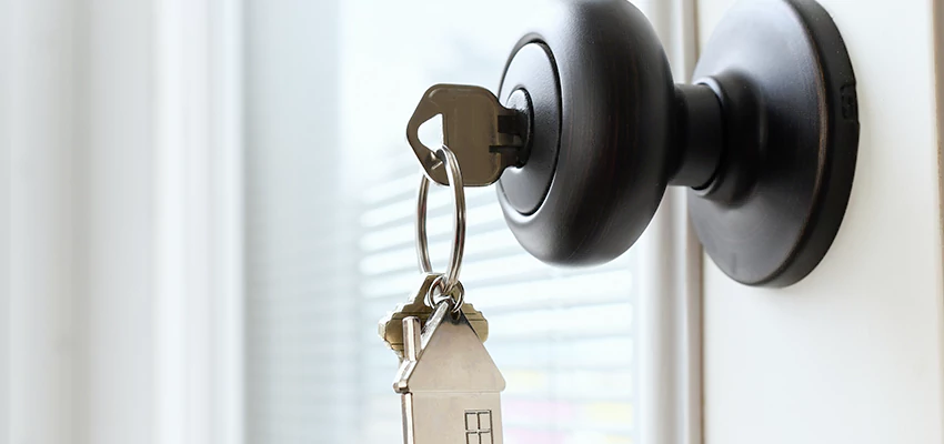 Bifold Door Knob Replacement in Lake Los Angeles, California