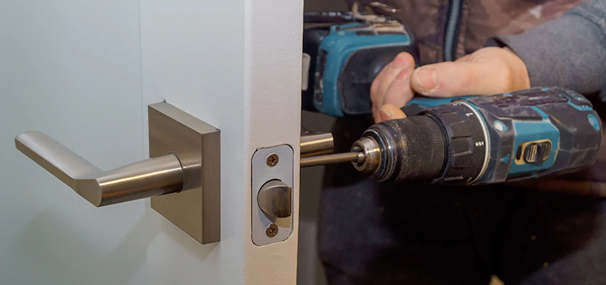 Broken Door Handle Lock Repair in Lake Los Angeles, California
